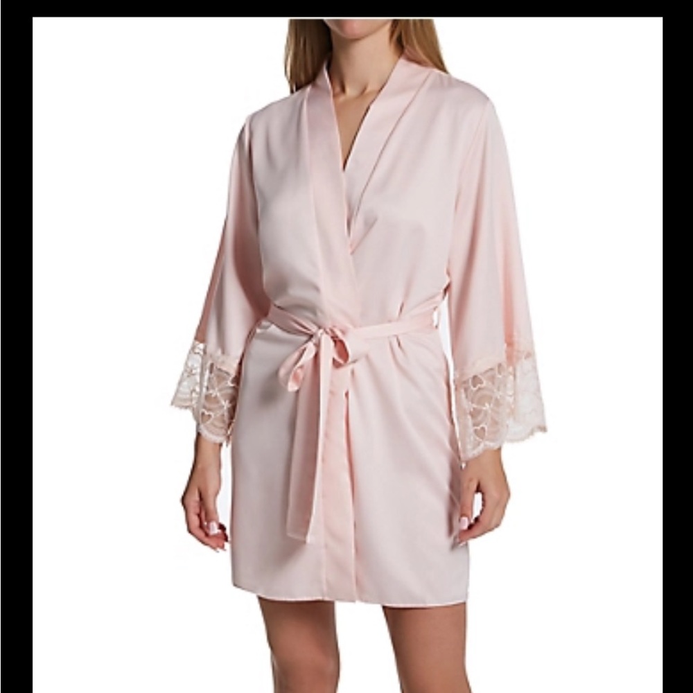 Flora by Flora Nikrooz Robe - bridesmaids getting ready wedding day essential